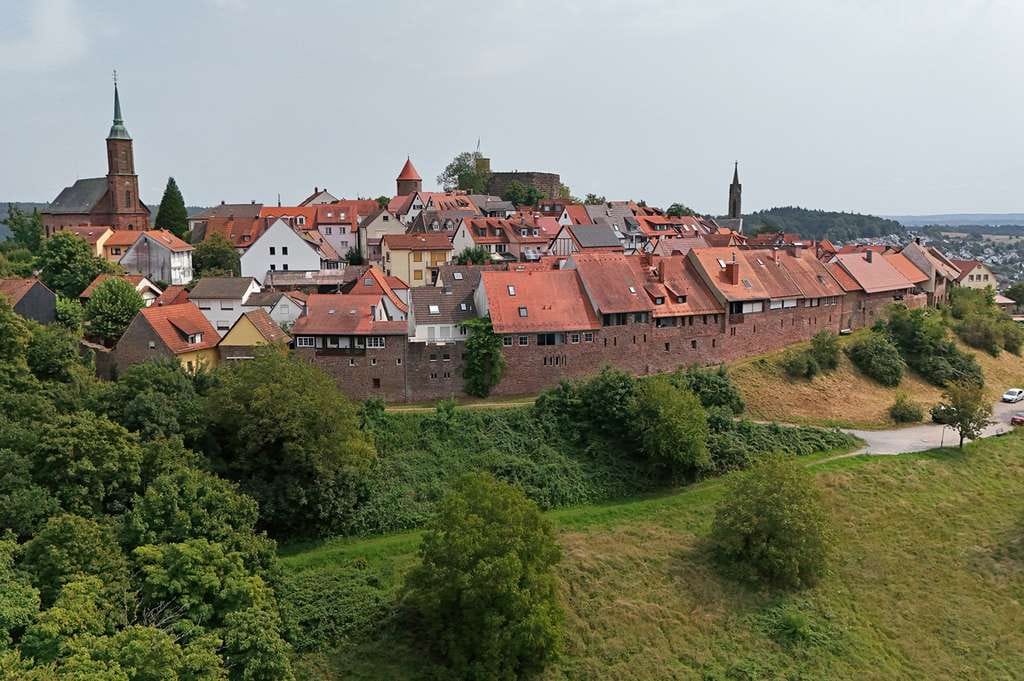 Immobilie in Neckargemünd - Wohnen und Arbeiten auf der Bergkrone von Dilsberg mit Panoramablick ins Neckartal - Bild 1