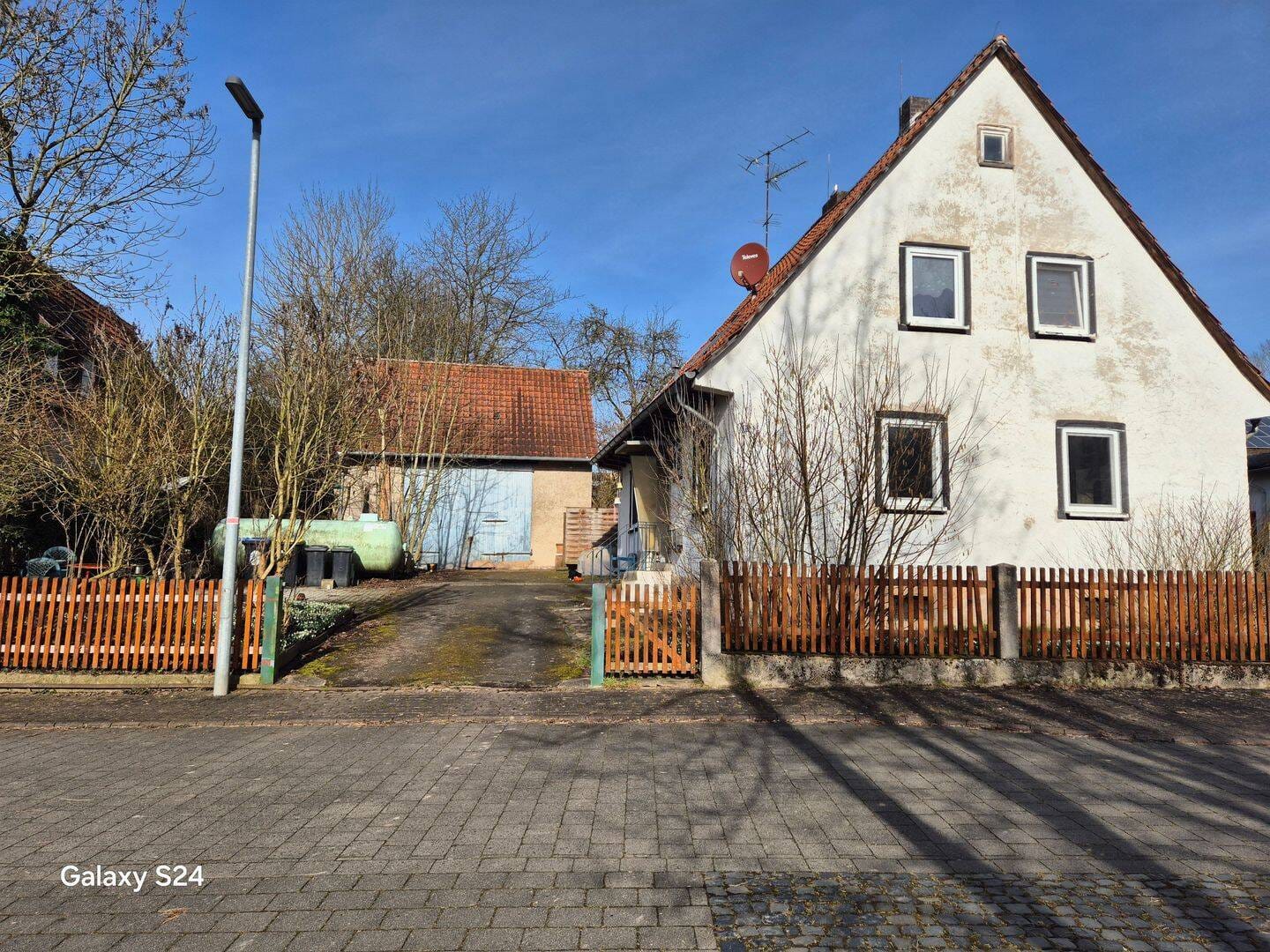 Immobilie in Herleshausen - ?? Einfamilienhaus mit großem Grundstück & Scheune  - Bild 0