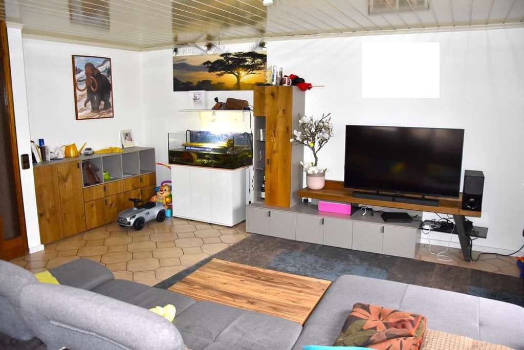 Immobilie in Ehningen - **Großzügige Familienwohnung mit 4,5-Zimmern in der Ortsmitte von Ehningen** - Bild 2