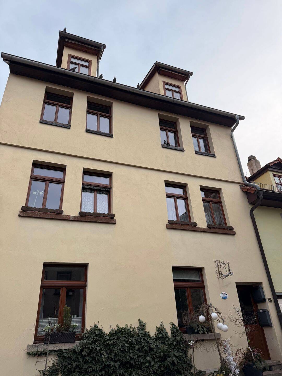 Immobilie in Arnstadt - Historisches 3-Familienhaus mit Charme, solider Substanz und vielseitigen Nutzungsmöglichkeiten - Bild 0