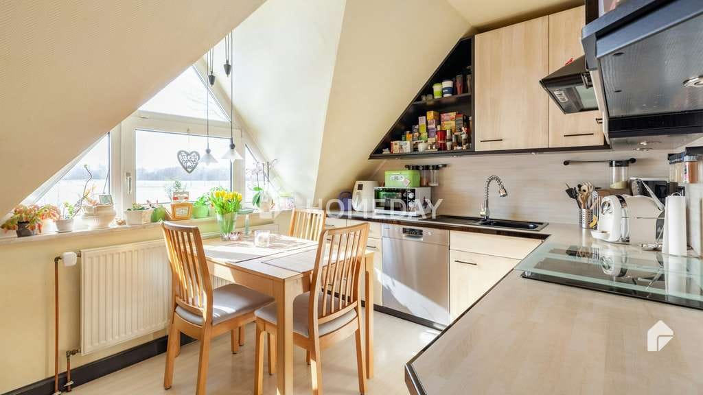 Immobilie in Sarstedt - Sonniges Wohnglück in ruhiger Lage: bezugsfreie 3-Zimmer-DG-Wohnung mit Ost-Balkon - Bild 2