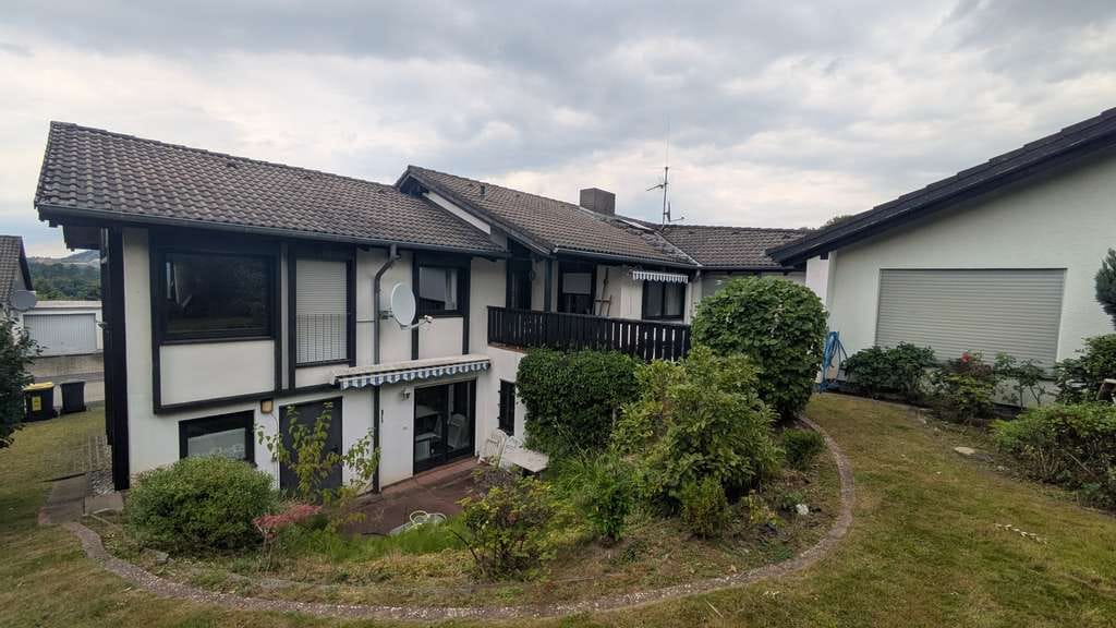 Immobilie in Marburg - Vielseitiges Einfamilienhaus mit zwei Einliegerwohnungen in Marburg-Wehrda - Bild 3