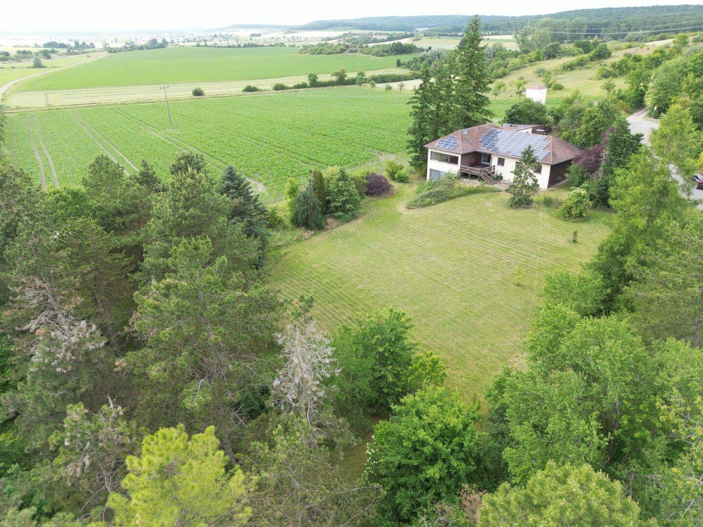 Immobilie in Markt Bibart - Bungalow ( stark sanierungsbedürftig) in schöner Lage mit riesigem Garten - Bild 1