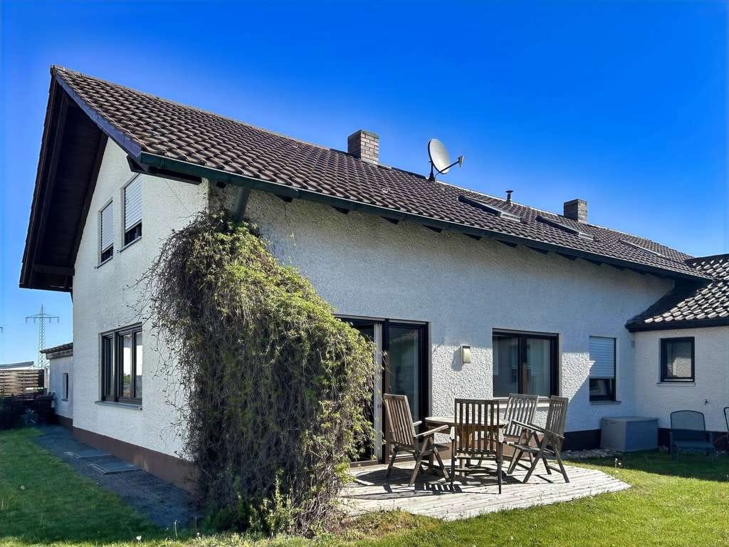 Immobilie in Wallersdorf - Bezugsfertiges Einfamilienhaus in Haidlfing mit Ausbaureserve - Bild 0