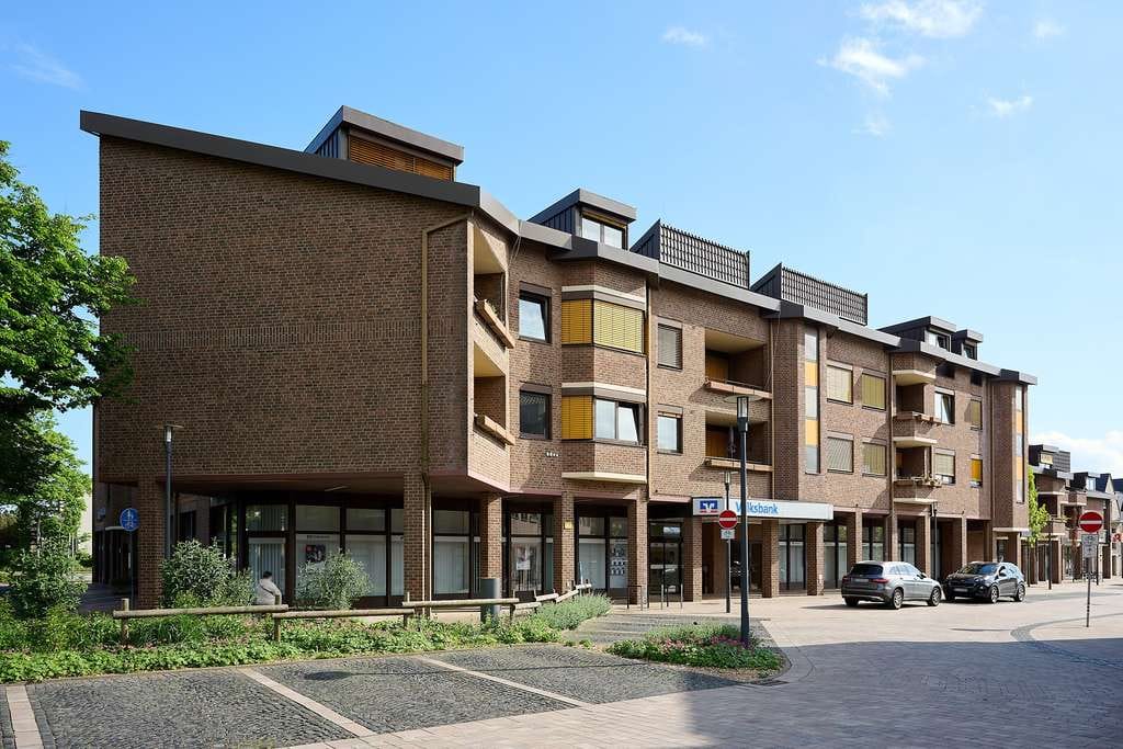 Immobilie in Steinhagen - Lichtdurchflutete 2-ZKB-ETW mit Loggia im Herzen von Steinhagen! - Bild 0