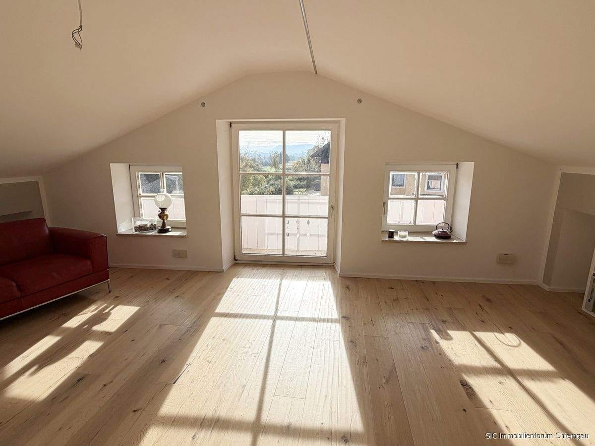 Immobilie in Taching am See - Helle 2,5 Zimmer Dachgeschoss-Ferienwohnung in Seenähe in Taching - Bild 1