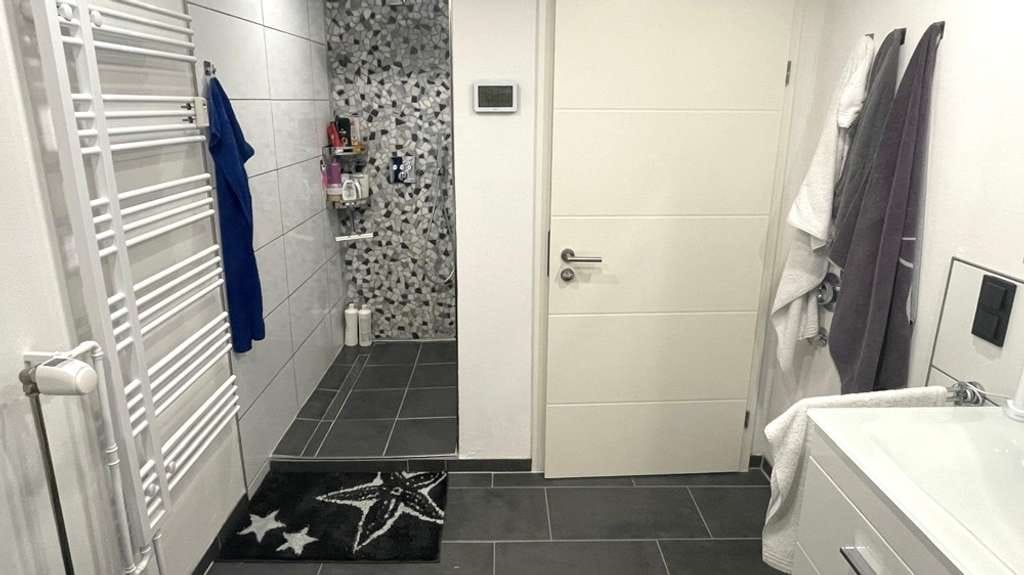 Immobilie in Carlsberg - Schön geschnittene 3-Zimmer-Wohnung im Souterrain eines topgepflegten 6-Parteienhauses - Bild 1