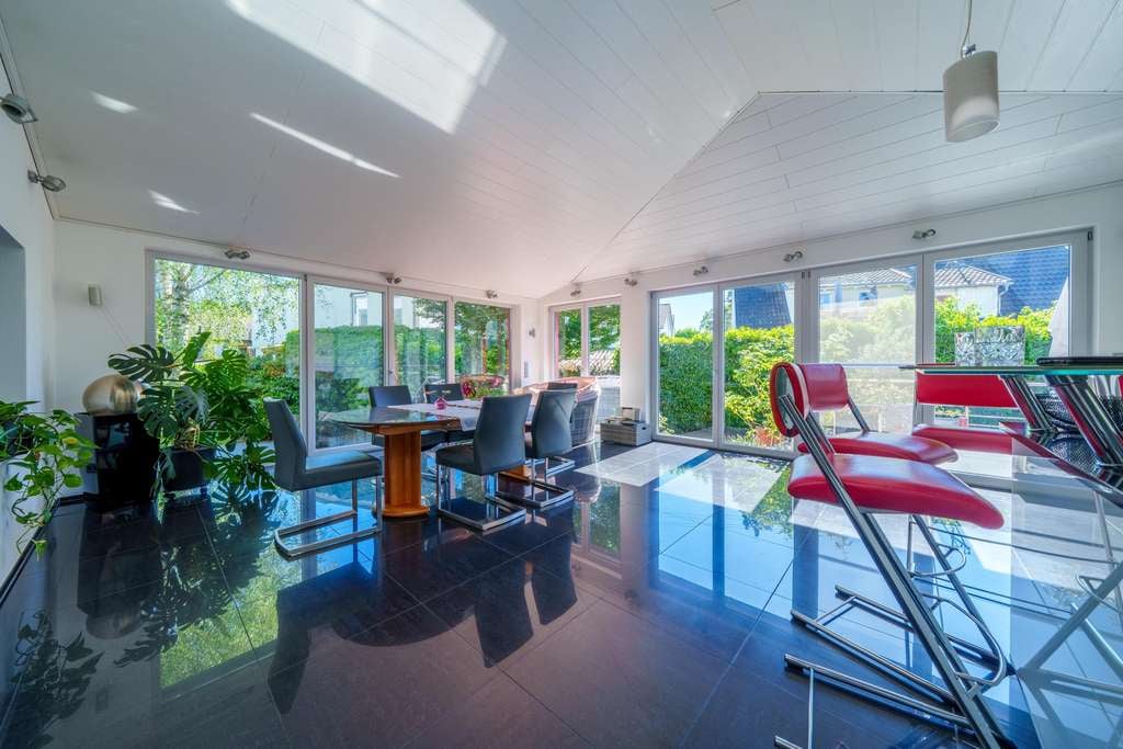 Immobilie in Uhldingen-Mühlhofen - Das perfekte Zuhause am Bodensee – großzügig, modern und energieeffizient - Bild 1