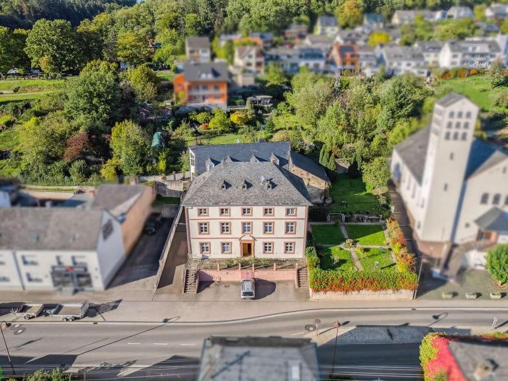 Immobilie in Igel - Seltene Gelegenheit in Igel: Voll vermietetes Mehrfamilienhaus mit 6 Einheiten und Denkmalschutz - Bild 1