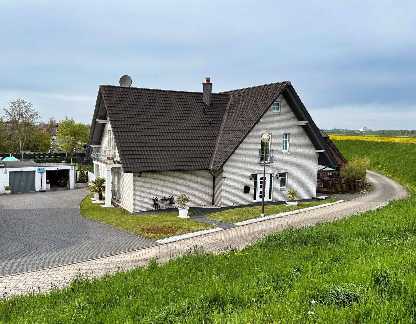 Immobilie in Lemwerder - Großzügiges ZweifamilZweifamilienhaus in ruhiger Lage nahe Weser – vielseitig nutzbar - Bild 0