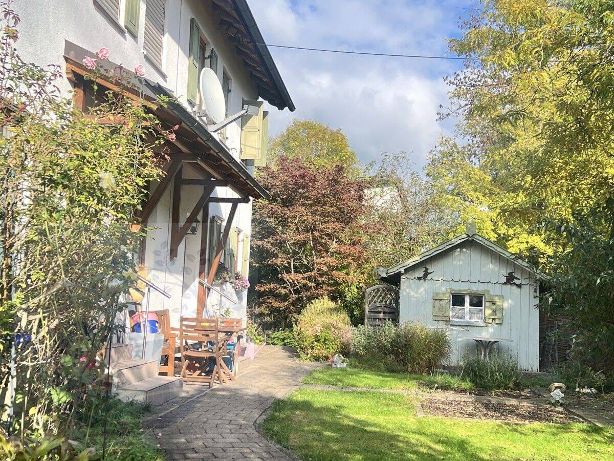 Immobilie in Kaufbeuren - Attraktives Stadthaus mit Garagenanlage, zentrale Lage - Bild 2