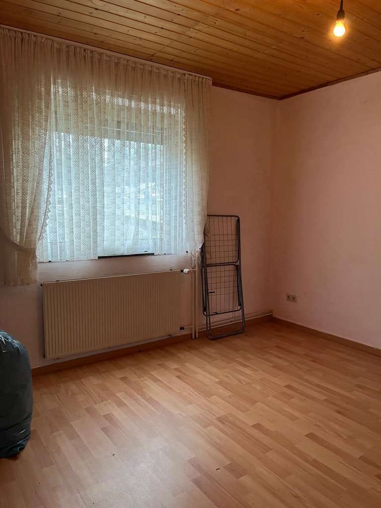 Immobilie in Löhnberg - Solides Einfamilienhaus mit Garten in ruhiger Lage - Bild 2