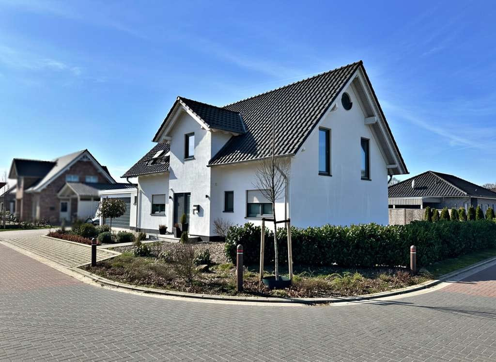 Immobilie in Dötlingen - Neuwertiges Ein-/ Zweifamilienhaus in energetischer Bauweise in Dötlingen Brettorf - Bild 1