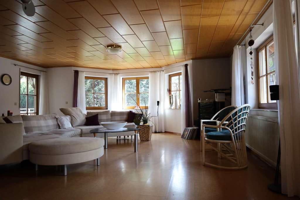 Immobilie in Zimmern unter der Burg - TRAUMHAUS FÜR GENIESSER: großzügig bei Schömberg - Bild 1
