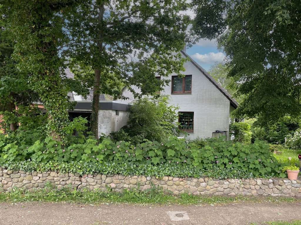Immobilie in Molfsee - Vermietetes, sanierungsbedürftiges EFH mit ELW im beliebten Molfsee - Bild 2