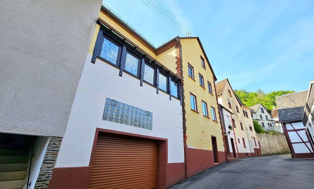 Immobilie in Briedel - Renoviertes Einfamilienhaus mit Terrasse, Sauna, Garage und Weinbergblick in Briedel an der Mosel - Bild 2