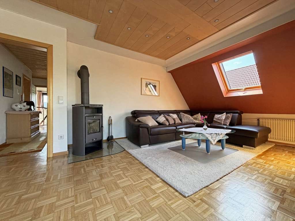 Immobilie in Aldingen - Doppelt wohnen, einfach glücklich.
2 Wohnungen. 6 Zimmer auf 163 m².
Gartenoase. Terrassen. Garage - Bild 1