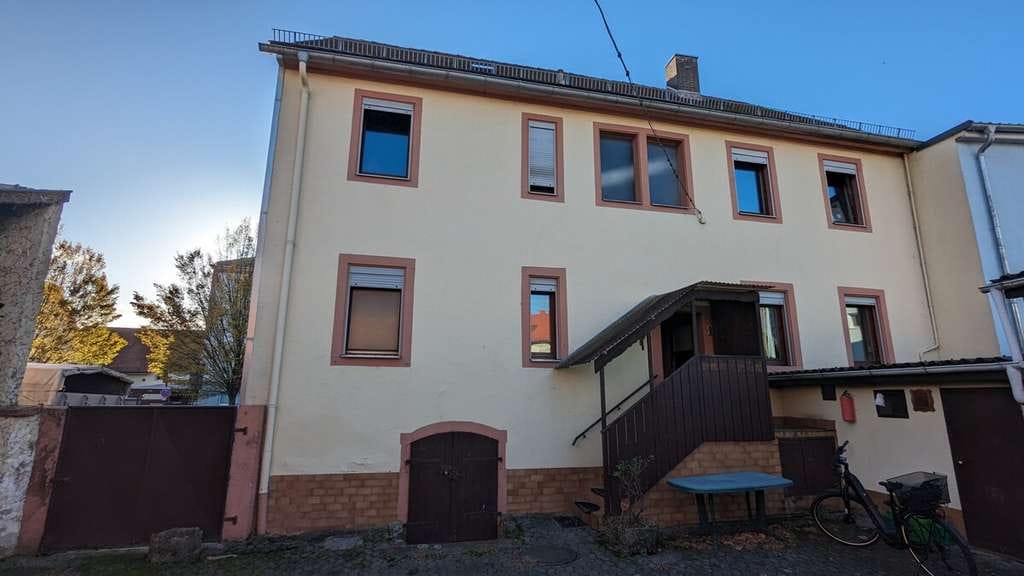 Immobilie in Erlenbach am Main - Zweifamilienhaus mit viel Ausbaupotenzial – 
Ihr neues Zuhause in Erlenbach am Main! - Bild 3