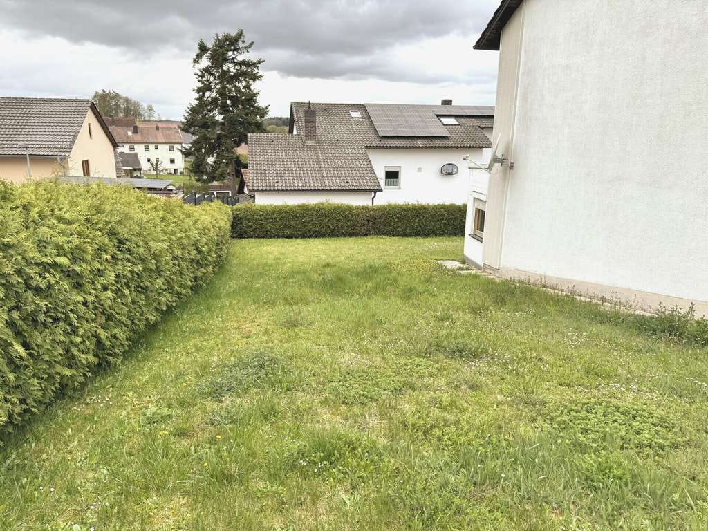 Immobilie in Rottenburg a. d. Laaber - Wohnen mit Ausblick - Einfamilienhaus in ruhiger Hanglage in Oberhatzkofen - Bild 2