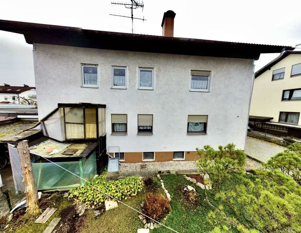 Immobilie in Großkarolinenfeld - Großes sanierungsbed. Zweifamilienhaus auf gut geschnittenem Grundstück in begehrter Lage - Bild 4