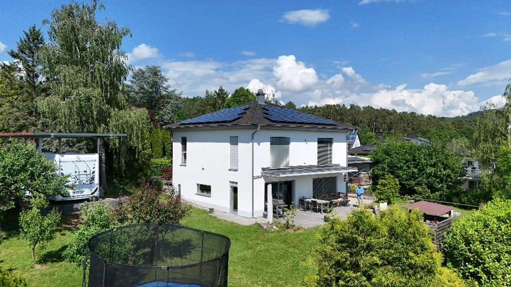 Immobilie in Igensdorf - Viel Platz für den Alltag: Großzügiges Einfamilienhaus in Igensdorf, Womo-Carport - Bild 0