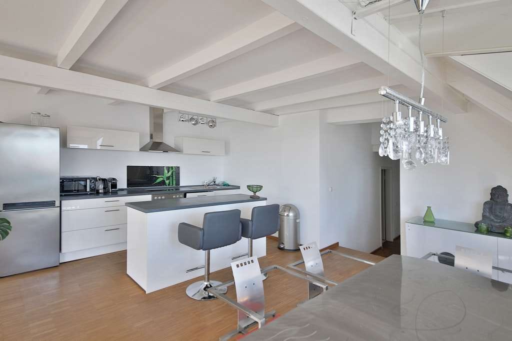 Immobilie in Maikammer - Über den Dächern Maikammers! Helle DG-Wohnung, möbliert, inkl. Stellplatz und toller Dachterrasse! - Bild 2