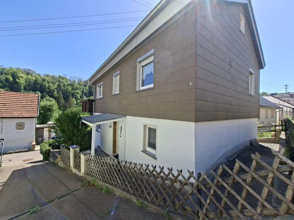 Immobilie in Giengen an der Brenz - Schlossblick garantiert! Einfamilienhaus mit Garage in ländlicher Lage - Bild 3