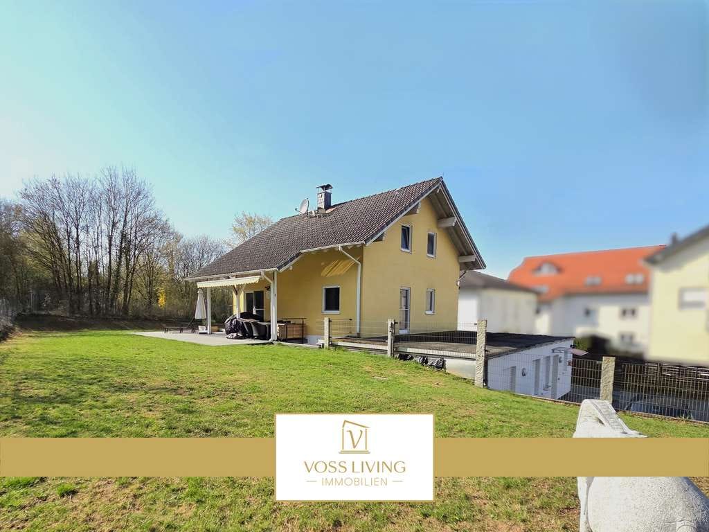 Immobilie in Schöneck - Wundervolles Einfamilienhaus in Waldrand- bzw. Sackgassenlage mit ELW, Garage und KFZ Stellplätzen - Bild 0