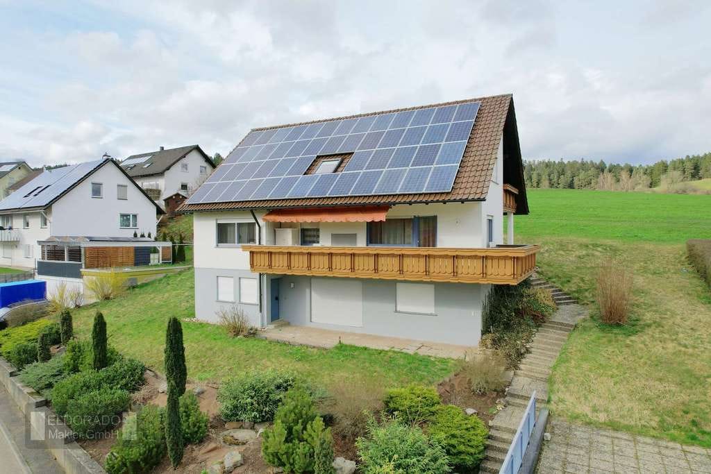 Immobilie in Loßburg - Schön gelegenes Mehrfamilienhaus mit optimaler Möglichkeit zur Selbstnutzung und Vermietung - Bild 2