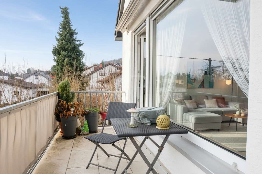 Immobilie in Niedernhausen - Wohnglück mit Kamin und Balkon – Raum für Ihre Lieblingsmomente - Bild 2