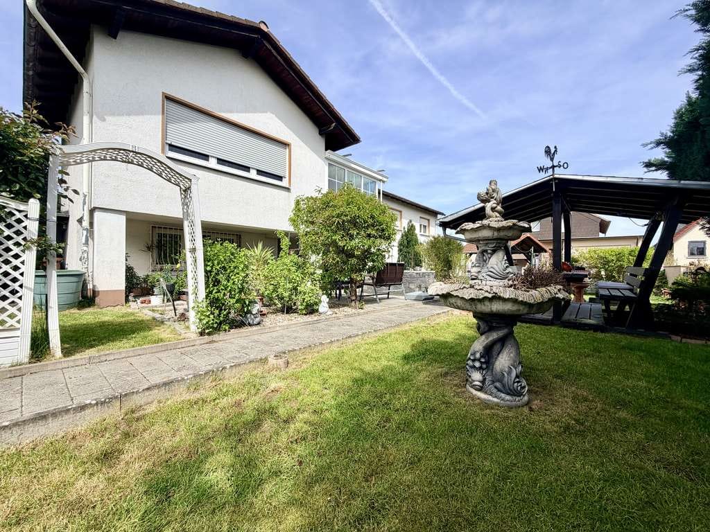 Immobilie in Rödermark - ***Seltene Gelegenheit in Urberach: Zwei charmante Einfamilienhäuser auf großzügigem Grundstück*** - Bild 3