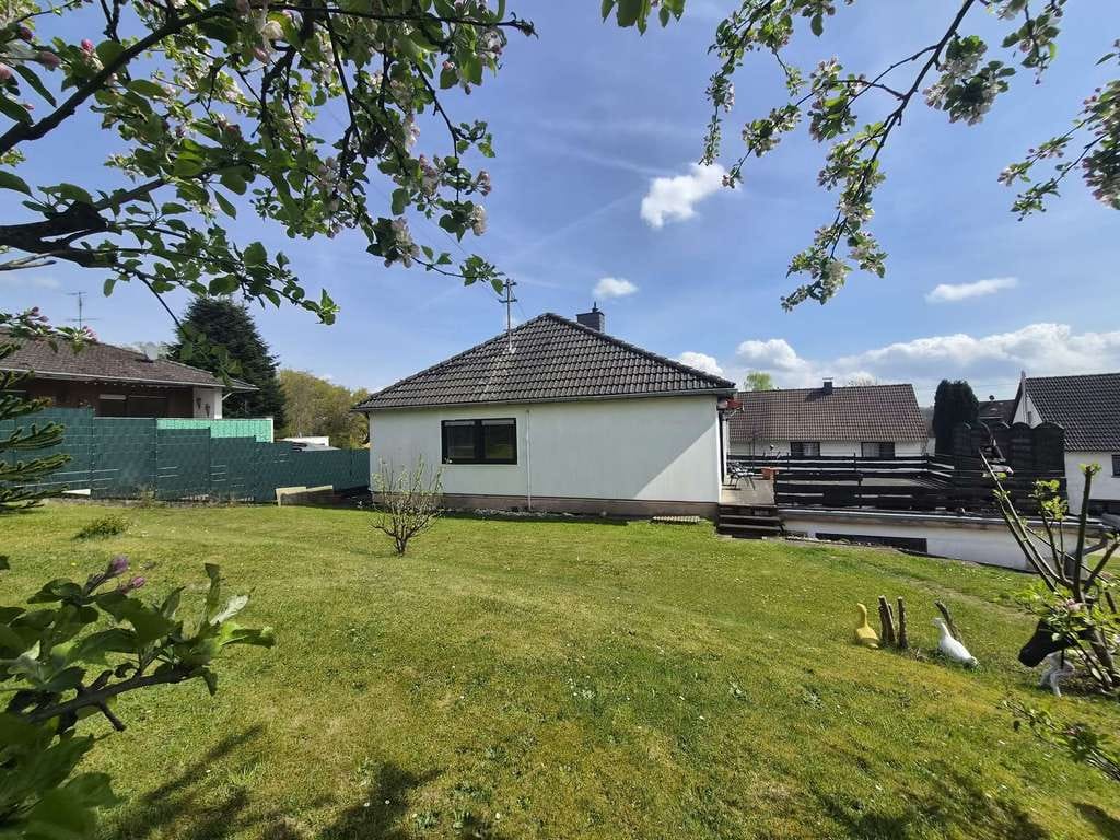 Immobilie in Neunkirchen-Seelscheid - Familienidyll mit Garten- Traumlage trifft auf Gestaltungspotenzial - Bild 2