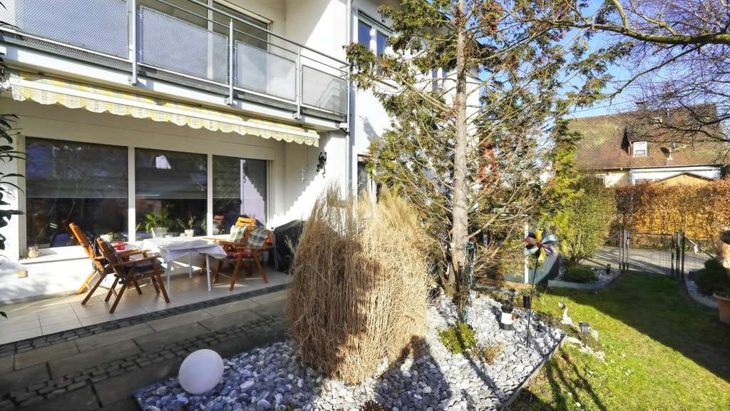 Immobilie in Uhldingen-Mühlhofen - 2-Familienhaus mit zusätzlicher Einliegerwohnung  und Doppelgarage und 2 Stellplätze im Freien - Bild 4