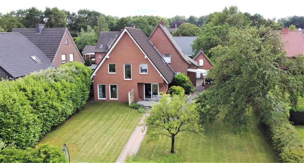 Immobilie in Bad Bentheim - Großzügiges gepflegtes Zweifamilienhaus
in schöner Lage von Gildehaus - Bild 1