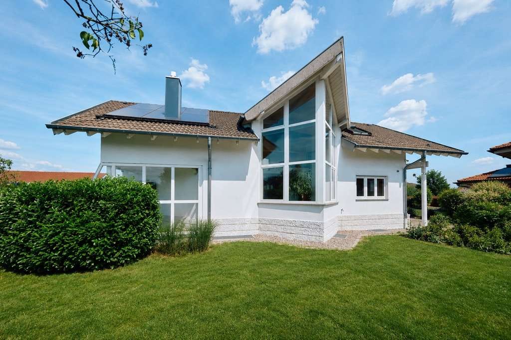 Immobilie in Frittlingen - Design trifft Wohnkomfort – Architektenhaus mit sonnigem Garten und viel Platz für Ihre Ideen - Bild 1