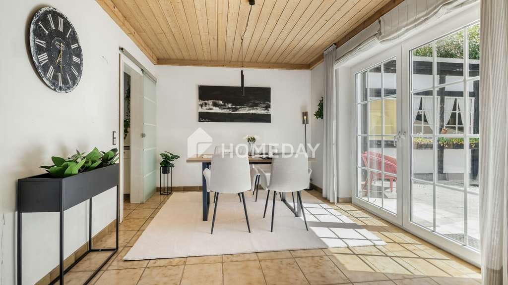 Immobilie in Meschede - Großzügiges Wohnhaus mit separatem Zugang zur Einliegerwohnung und Garten - Bild 3