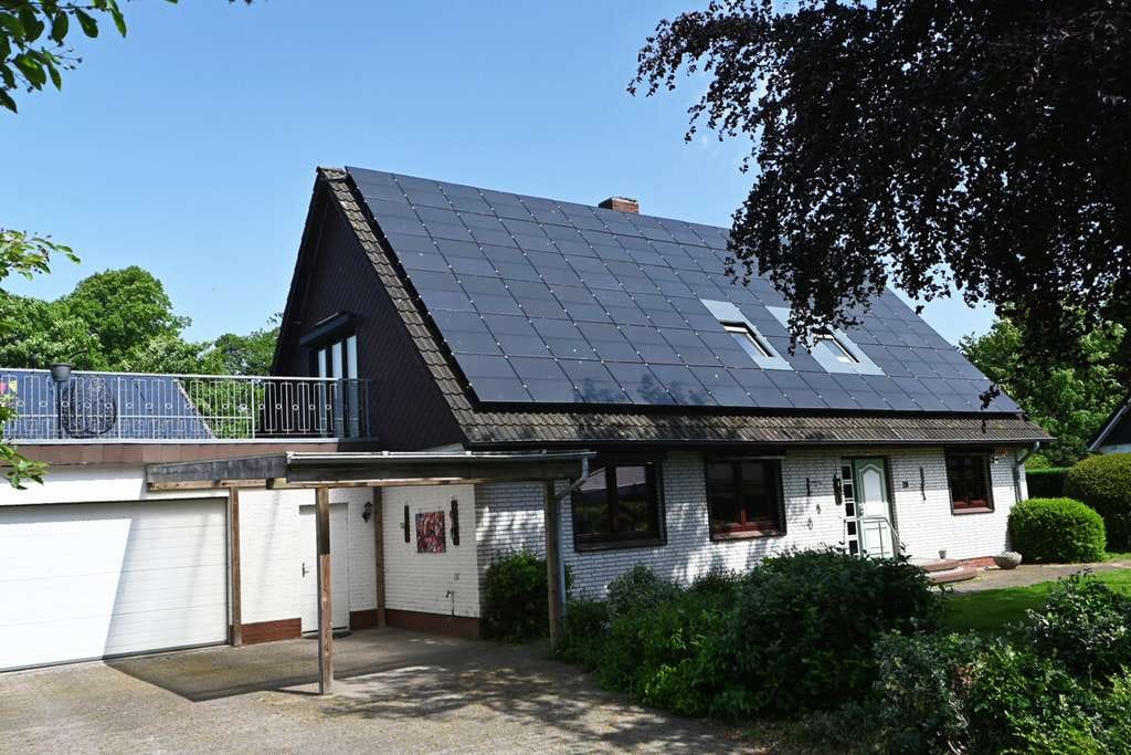 Immobilie in Sprakebüll - Einfamilienhaus mit großzügigem Grundstück zentral in Sprakebüll - Bild 1