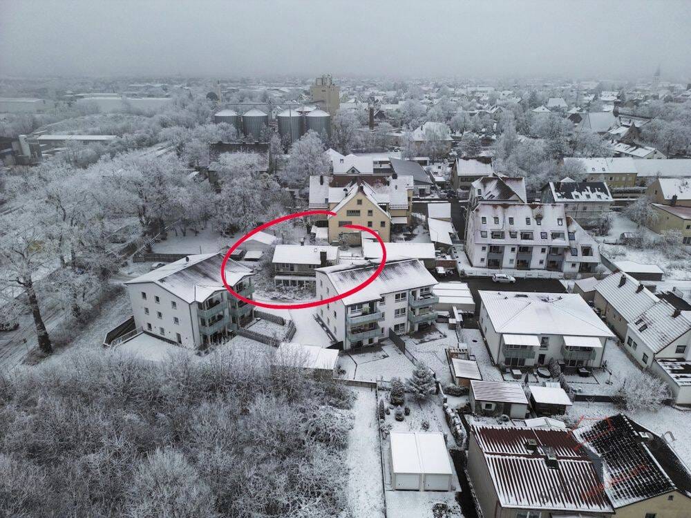 Immobilie in Lauingen (Donau) - Sanierungsbedürftiges Wohnhaus mit zwei Einheiten und Garagengrundstücken. - Bild 3