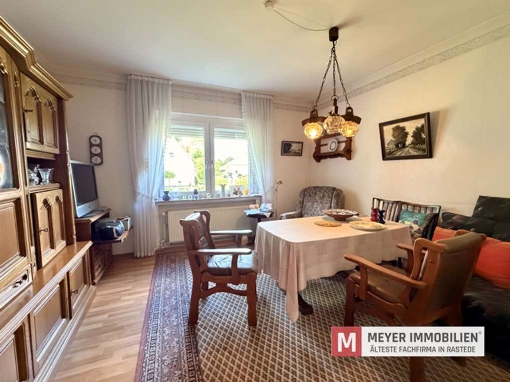 Immobilie in Wiefelstede - Großzügiges Zweifamilienhaus in Wiefelstede/Nuttel (Obj.-Nr. 6630) - Bild 2