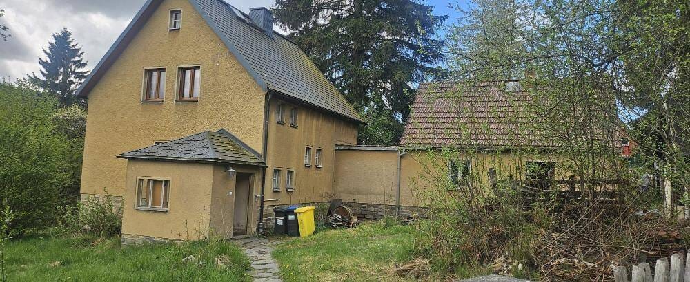 Immobilie in Crottendorf - Charmantes Einfamilienhaus mit Werkstattgebäude und großem Grundstück in Crottendorf - Bild 0