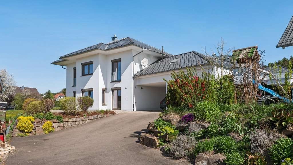 Immobilie in Friedenweiler - Stilvolles Zuhause in Seenähe: Hochwertiges Einfamilienhaus in Unterbränd - Bild 0
