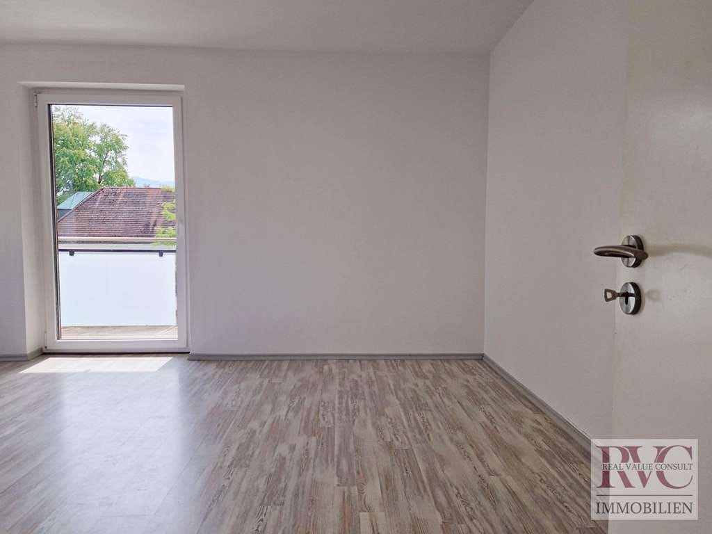 Immobilie in Freilassing - Attraktive Wohnung in Freilassing – hell, modern, Balkon, vielseitig nutzbar für Wohnen oder Gewerbe - Bild 4
