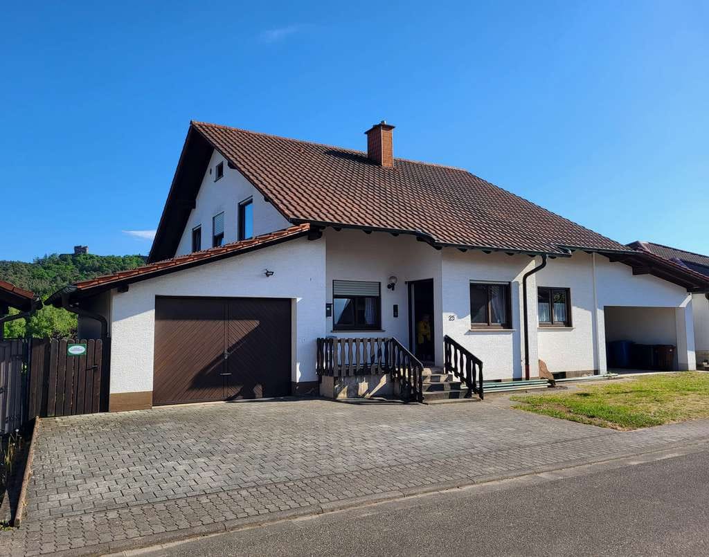 Immobilie in Busenberg - 2-3 Familienhaus in familienfreundlicher  Lage mit herrlichem Ausblick bis zur Burg Drachenfels! - Bild 0