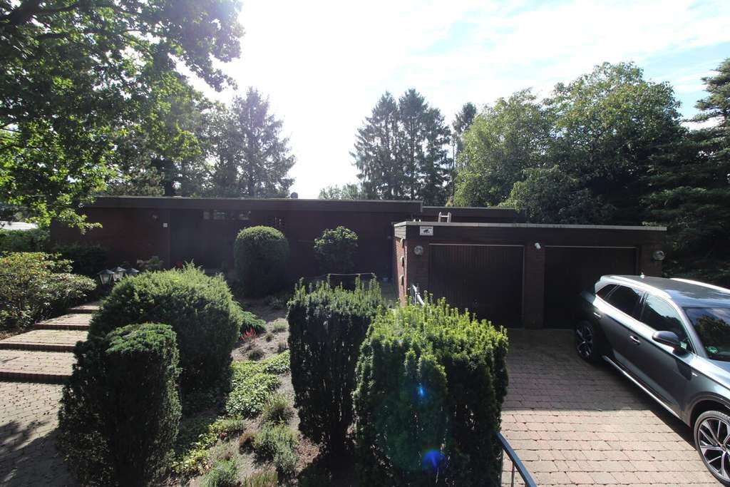 Immobilie in Schiffdorf - Individueller Flachdach-Bungalow mit Doppelgarage & Parkähnlichem Grundstück in Schiffdorf-Sellstedt - Bild 0