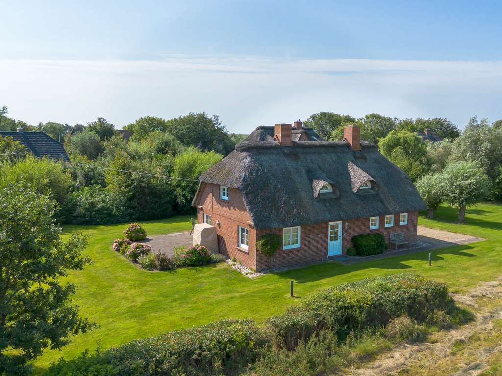 Immobilie in Westerhever - - Weitblick bis zum Deich -                                                                      ... - Bild 1