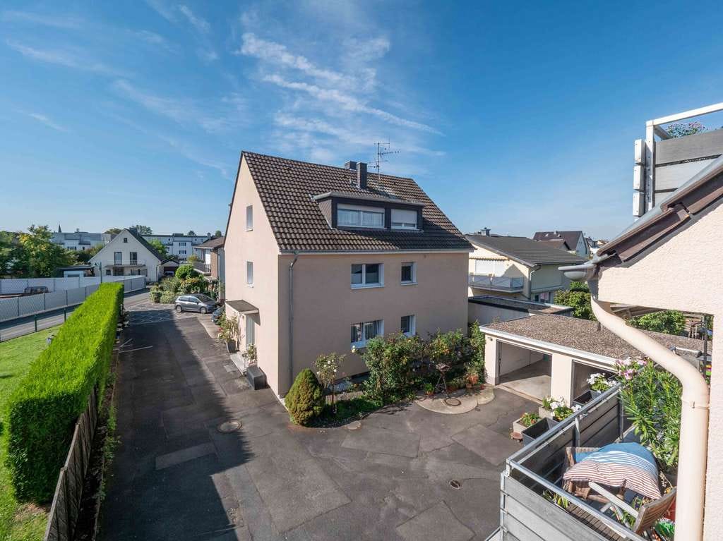 Immobilie in Niederkassel - Gepflegtes Mehrfamilienhaus mit Potenzial in Niederkassel-Mondorf - Bild 1
