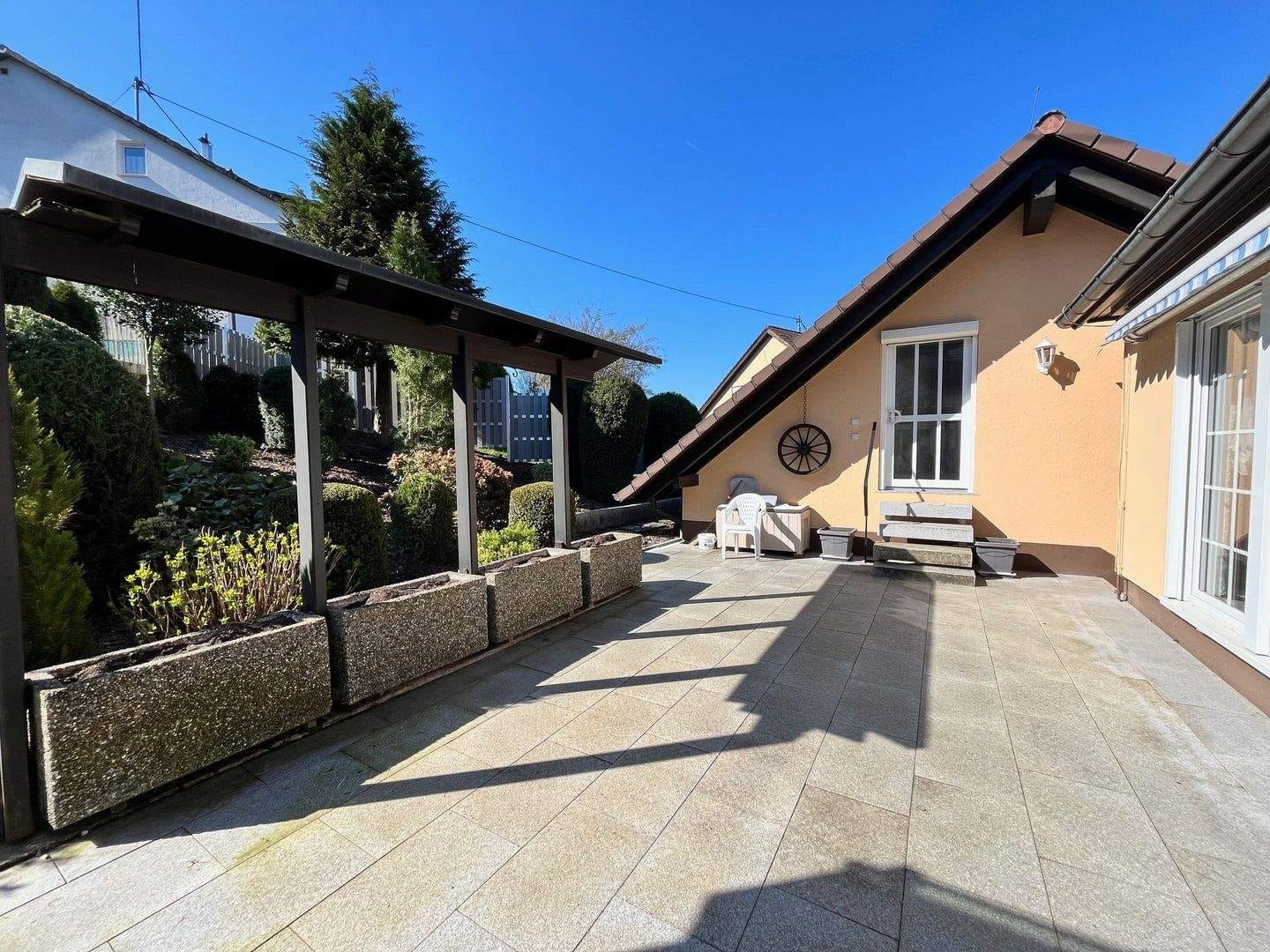 Immobilie in Kandern - Ein ruhiger Ort zum Ankommen: Gepflegtes ehemaliges Gästehaus in Kandern-Sitzenkirch - Bild 1