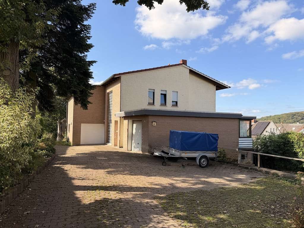 Immobilie in Vlotho - Großzügiges Zweifamilienhaus mit Potenzial in ruhiger Lage - Bild 0