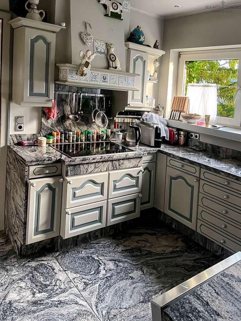 Immobilie in Taunusstein - Extravagantes Haus mit viel Entfaltungspotenzial in bester Lage von Taunusstein - Bild 1