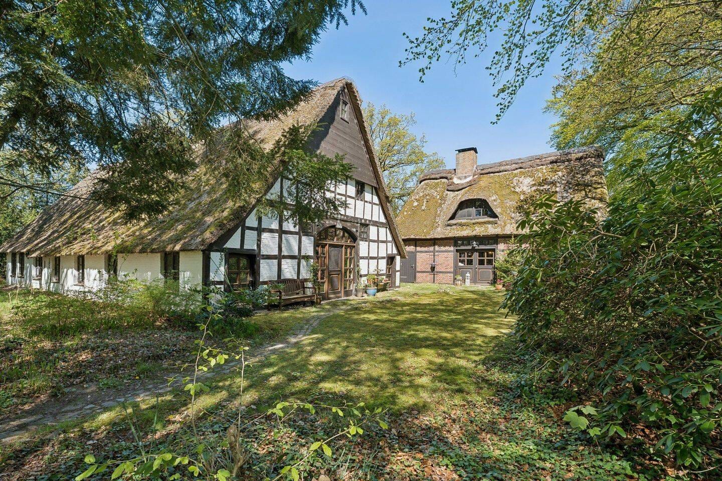 Immobilie in Wingst - Wohnoase  unter Reet - Reetdachhaus mit Gästehaus in der beliebten Wingst - Bild 0